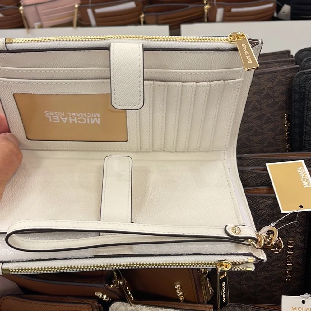 MICHAEL KORS LARGE DOUBLE ZIP WRISTLET WALLET PHONE CASE CLUTCH
Optic White - Picture 9 of 16